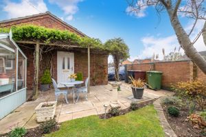 Annex / garden- click for photo gallery